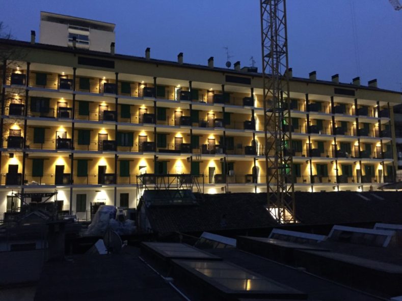 contiAssociati-CorsoBuenosaires25-FacciataInternaIlluminata