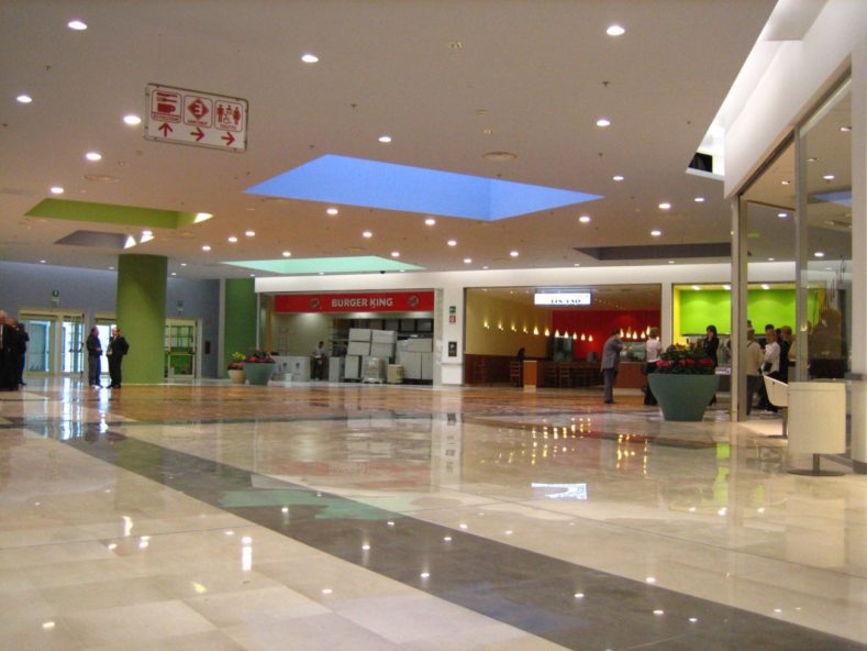 contiAssociati-AuchanCiniselloBalsamo-PiazzaInterna