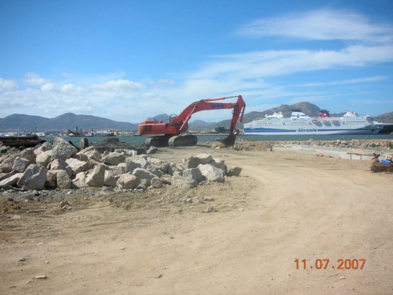 contiAssociati-OlbiaPortoTuristico-vistaCantiere2 contiAssociati-OlbiaPortoTuristico-vistaCantiere2